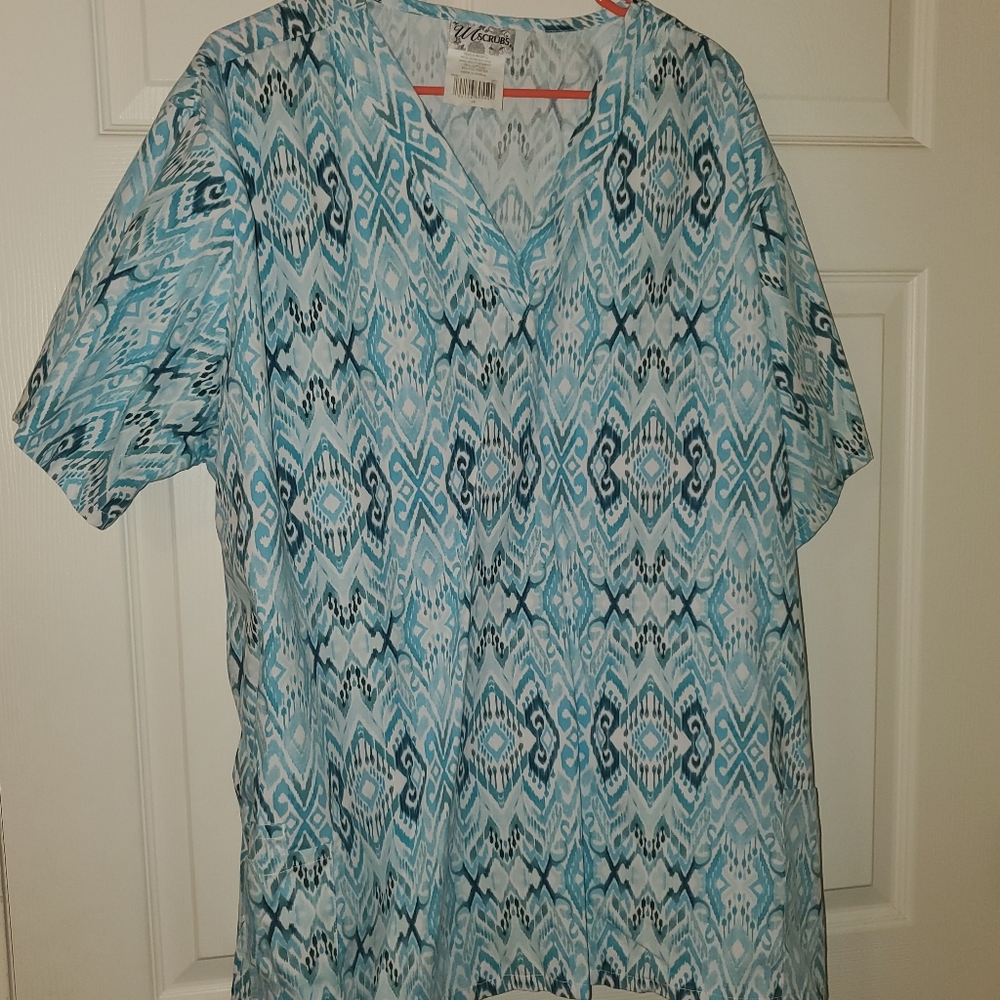 4X SCRUB TOP